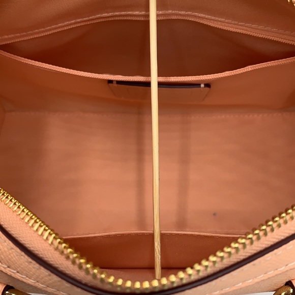 COACH ROWAN SATCHEL COLOR:
Gold/Faded Blush - Picture 12 of 16